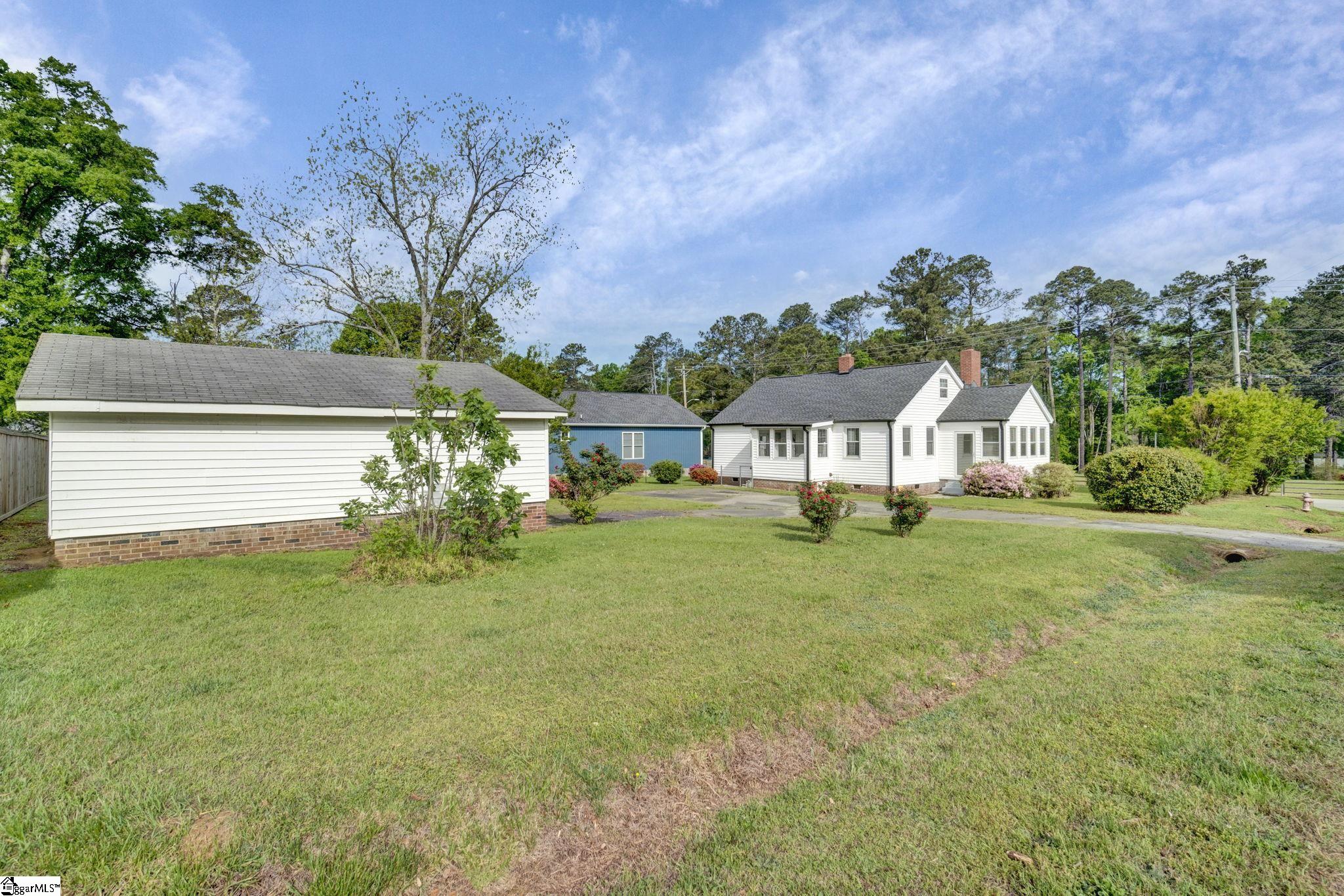 201 Pine Street Clinton, SC 29325 - Photo 2 of 43