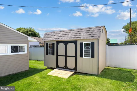 $430,000 | 24 Garden Lane, Levittown, PA 19055