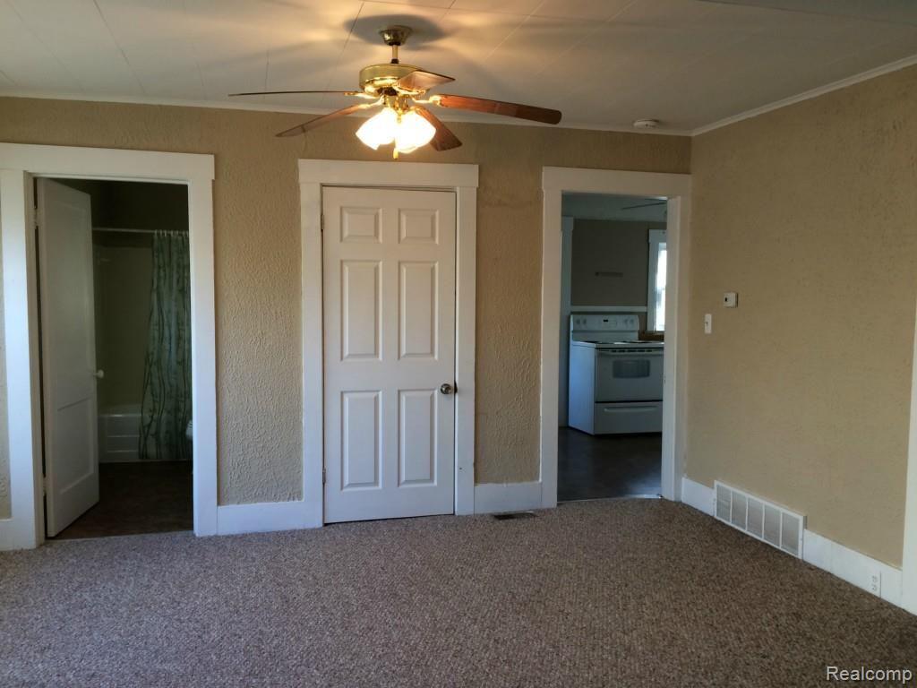 263 Charlevoix Street Clawson, MI 48017 - Photo 4 of 14