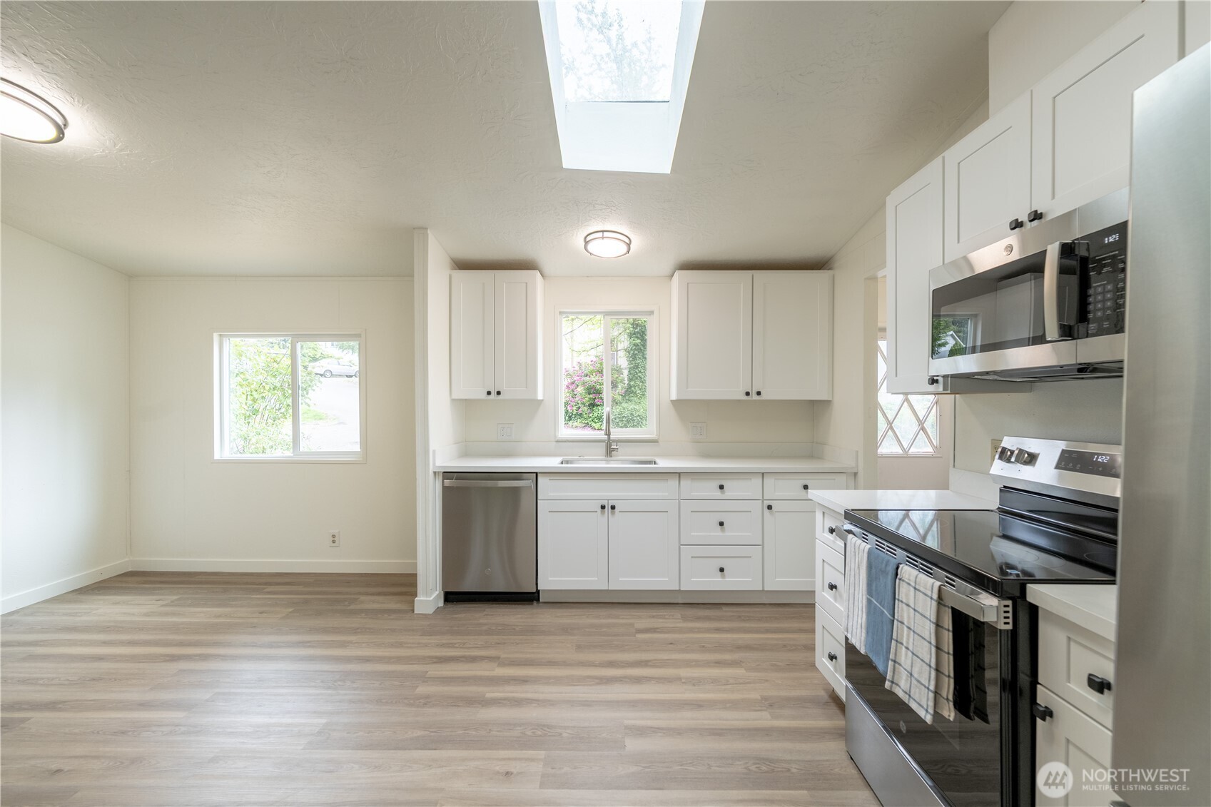 7701 Hardeson Road, Unit 52C Everett, WA 98203 - Photo 7 of 35