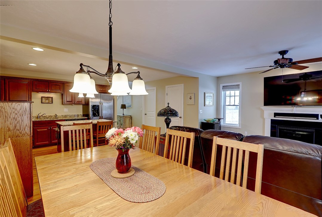 38 Mill Pond Road, Unit 38 Burrillville, RI 02830 - Photo 9 of 34 DINING AREA