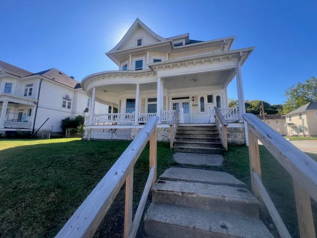 $195,000 | 2602 6th Avenue, Moline, IL 61265