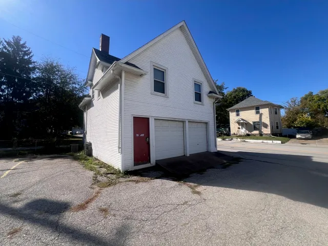 $195,000 | 2602 6th Avenue, Moline, IL 61265