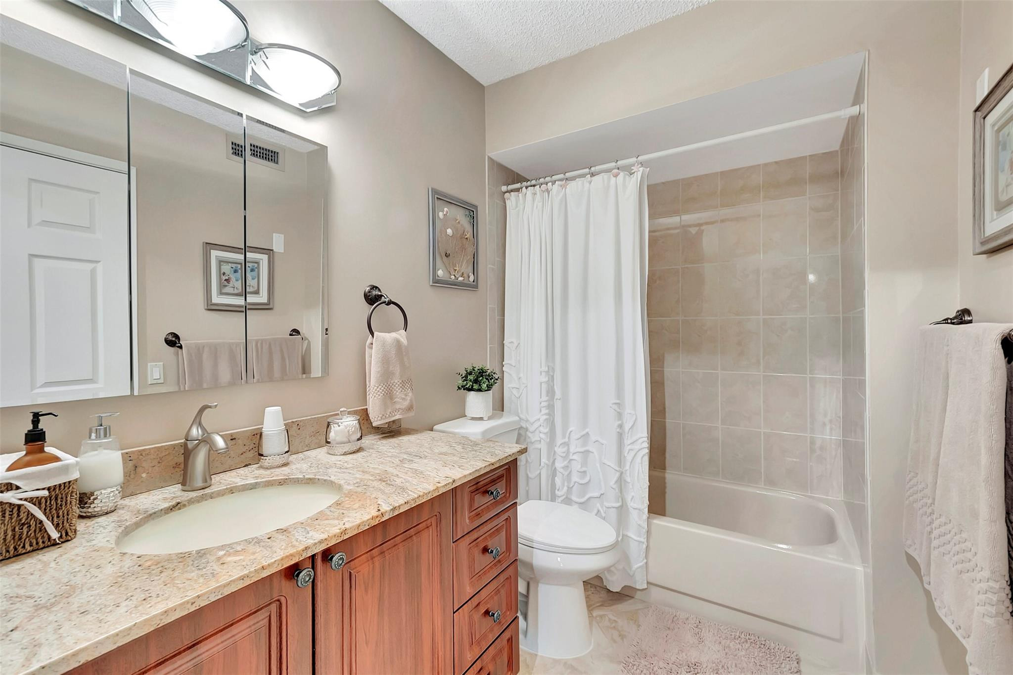 18801 Jolson Avenue, Unit 2 Boca Raton, FL 33496 - Photo 18 of 36 Photo 18