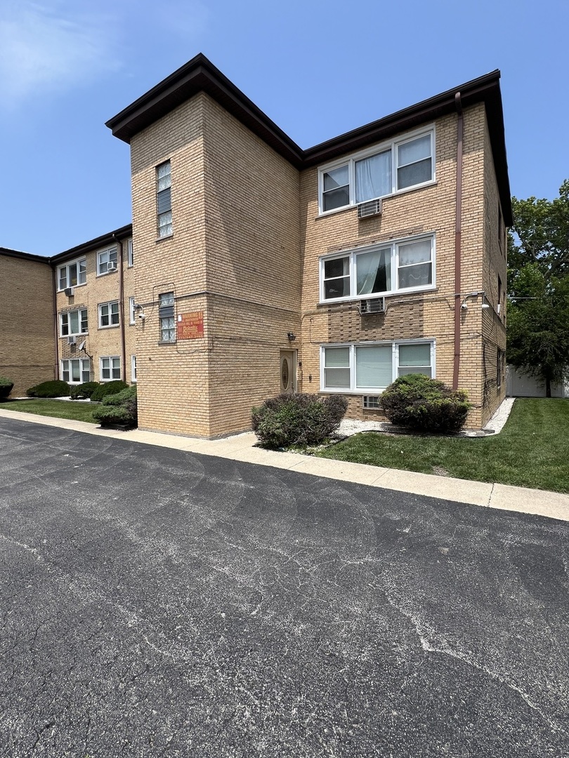 10741 South Pulaski Road, Unit 1C Chicago, IL 60655 - Photo 1 of 9 Gallery Image 1