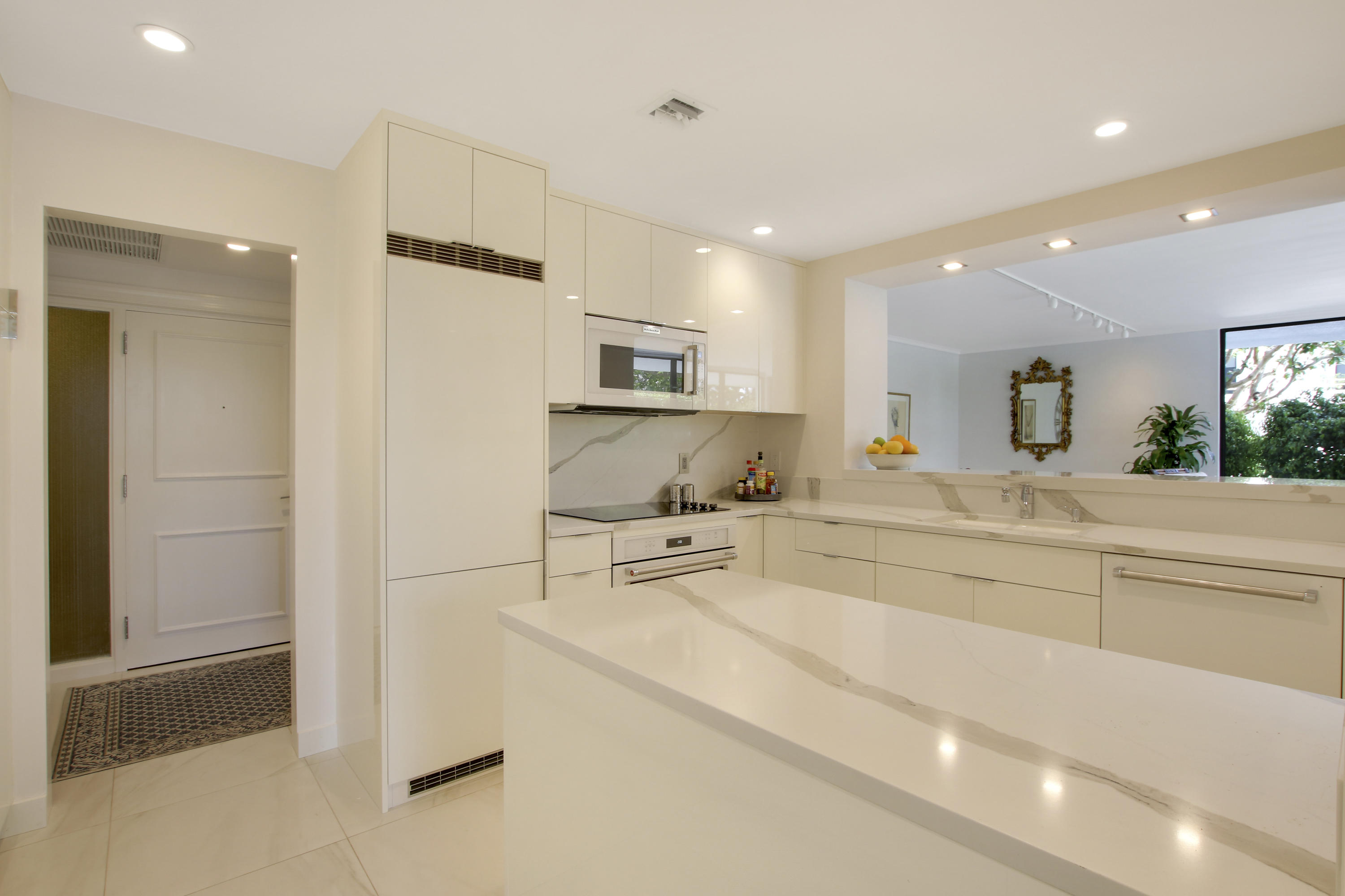 2150 Ibis Isle Road, Unit 4 Palm Beach, FL 33480 - Photo 4 of 14 House-56