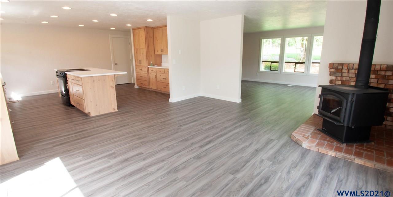 30077 Ingram Road Lebanon, OR 97355 - Photo 12 of 40 Gallery Image 12