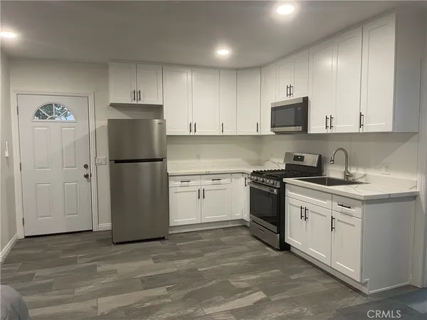 $1,650 | 3062 Monroe Street, Riverside, CA 92504