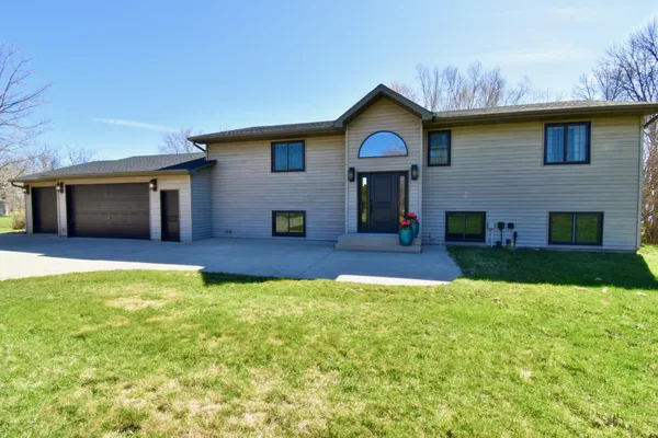 $819,000 | 5123 Green Meadow Road Southeast, Osakis, MN 56360