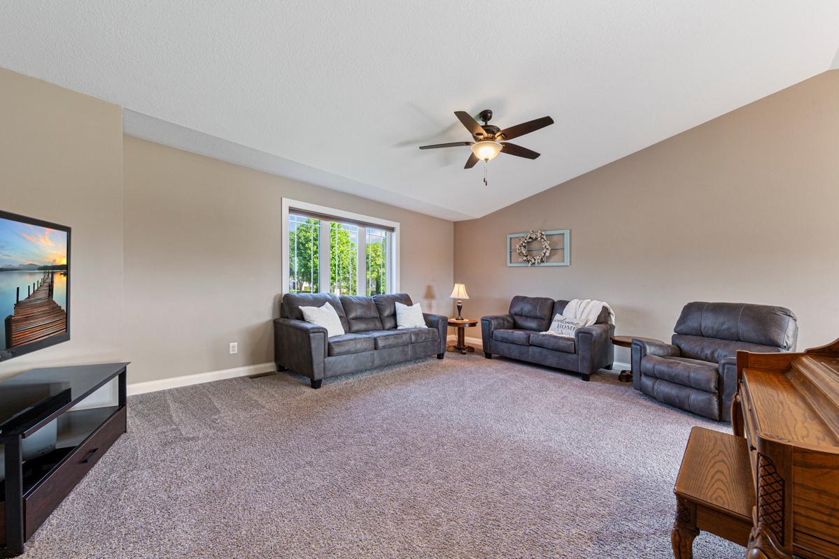 1604 Prairie Avenue Southwest Faribault, MN 55021 - Photo 5 of 42