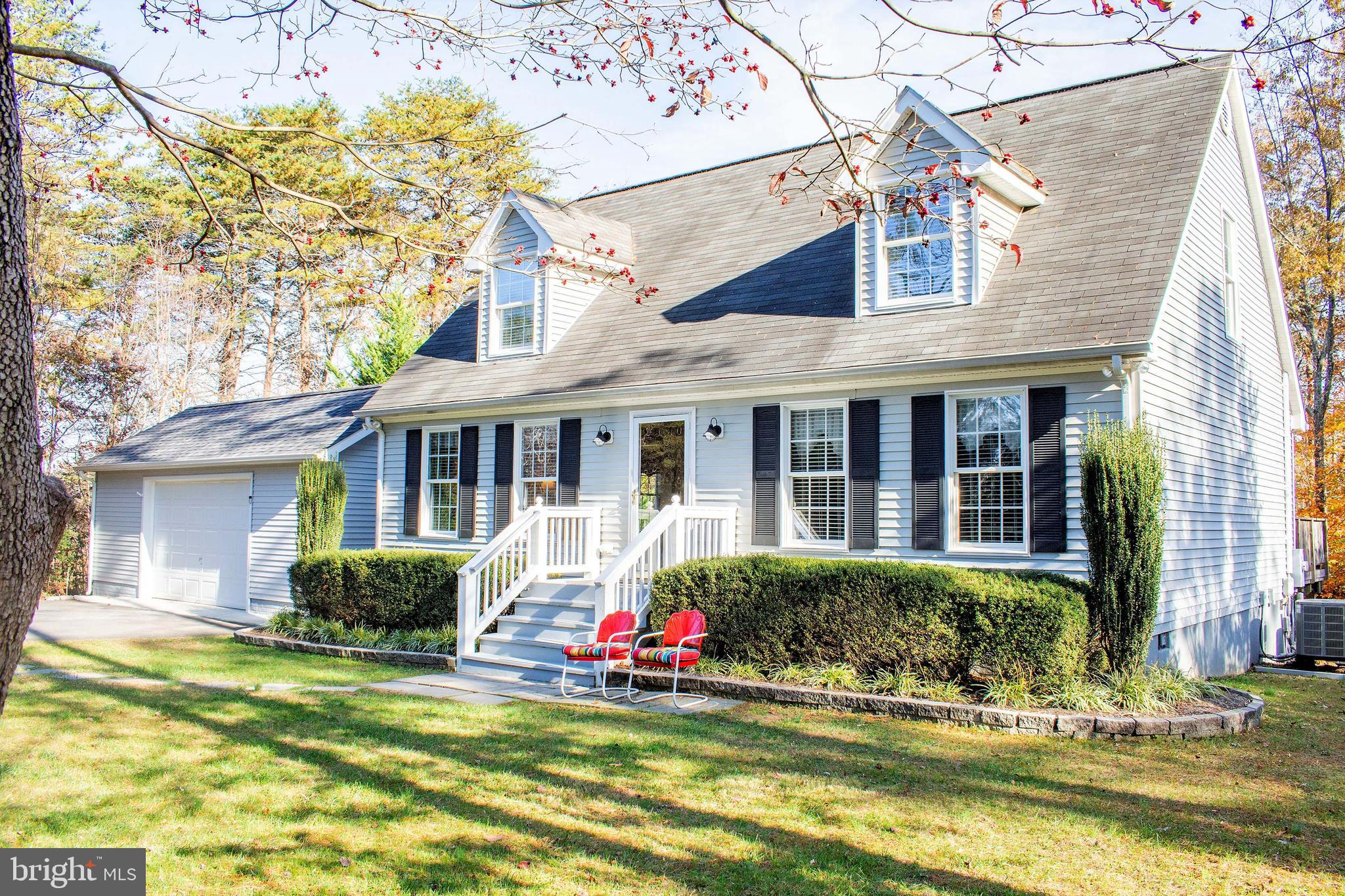 Cape Cod w/Detached Garage