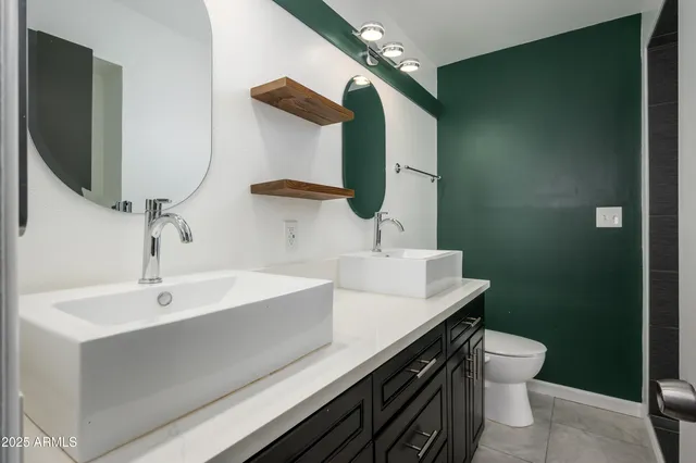 an empty room with a fan & a ceiling fan