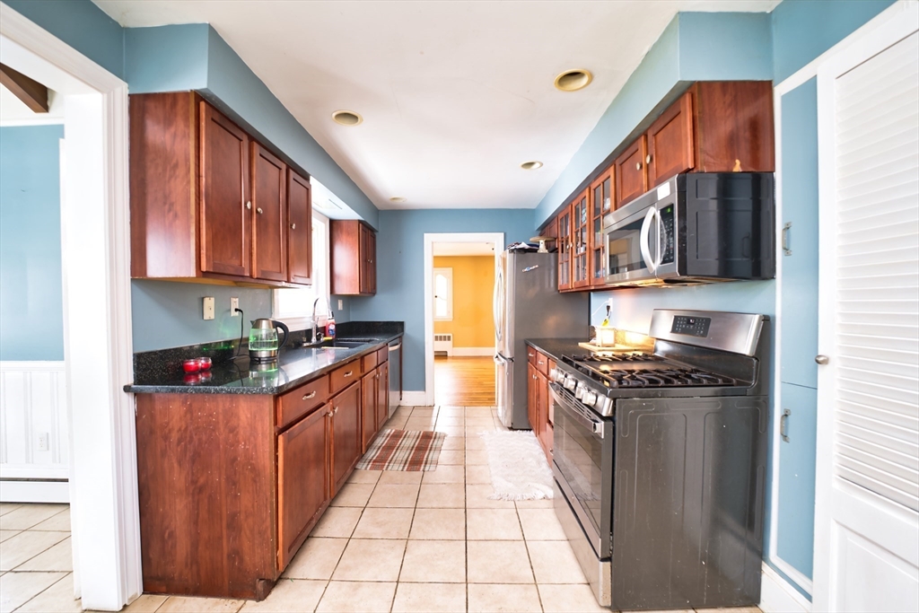 247 Albany Street Fall River, MA 02720 - Photo 5 of 37