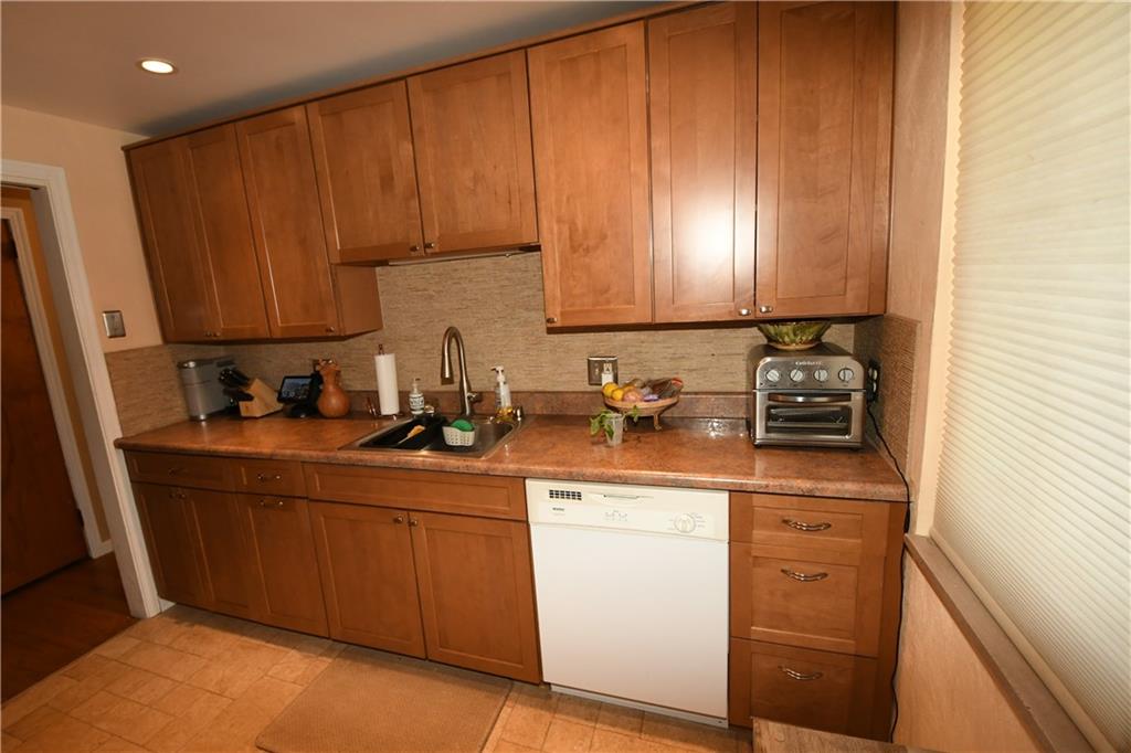 539 Grove Road Verona, PA 15147 - Photo 9 of 27 Gallery Image 9