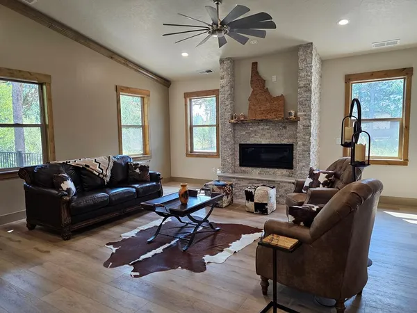 $1,575,000 | 12930 Dawn Drive, Donnelly, ID 83615