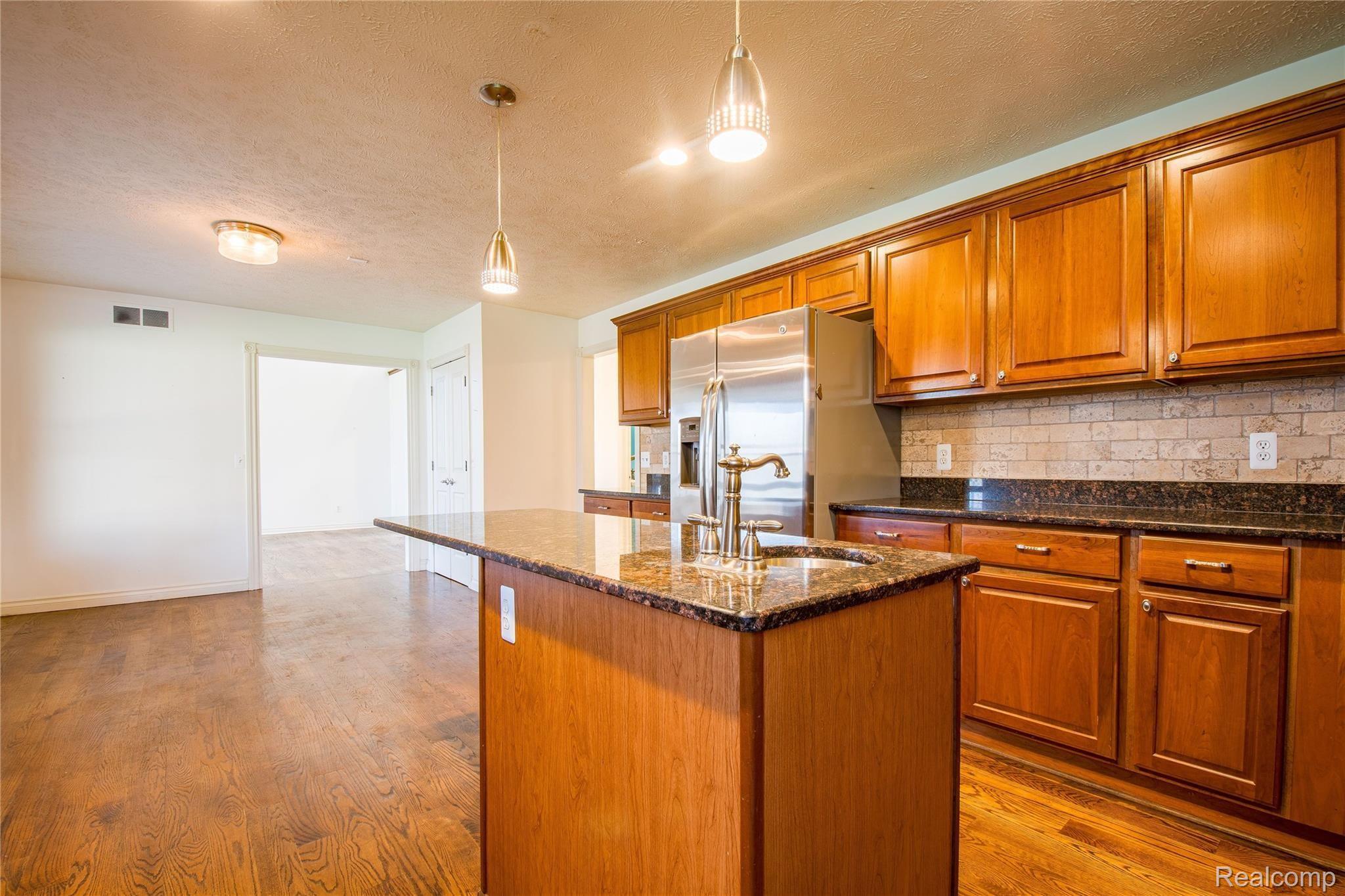 3116 Ridley Way Howell, MI 48843 - Photo 8 of 48 m0iu7weA.jpeg