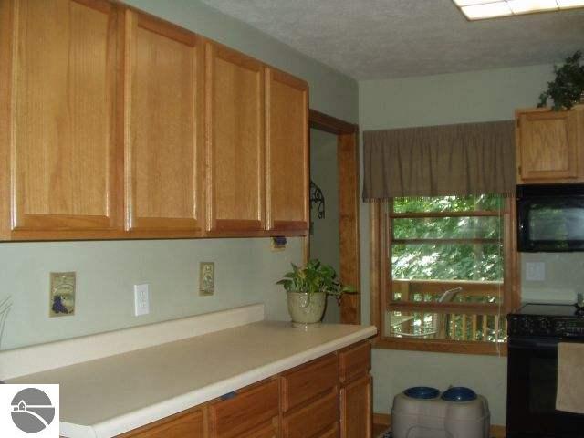 2446 East Potter Road Traverse City, MI 49696 - Photo 6 of 12 1708695-5.JPG