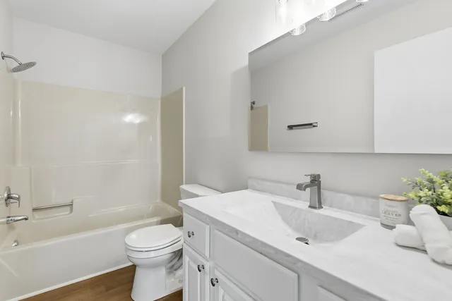 $184,900 | 2514 East 51st Street, Unit E, Davenport, IA 52807