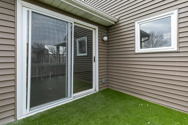 $184,900 | 2514 East 51st Street, Unit E, Davenport, IA 52807