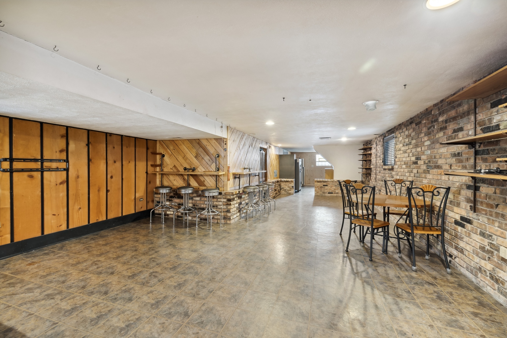 6741 West 59th Street Chicago, IL 60638 - Photo 14 of 16 a view of a dining room with furniture