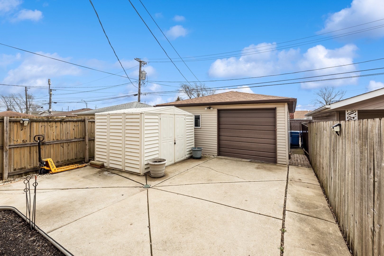 6741 West 59th Street Chicago, IL 60638 - Photo 16 of 16 a view of a garage