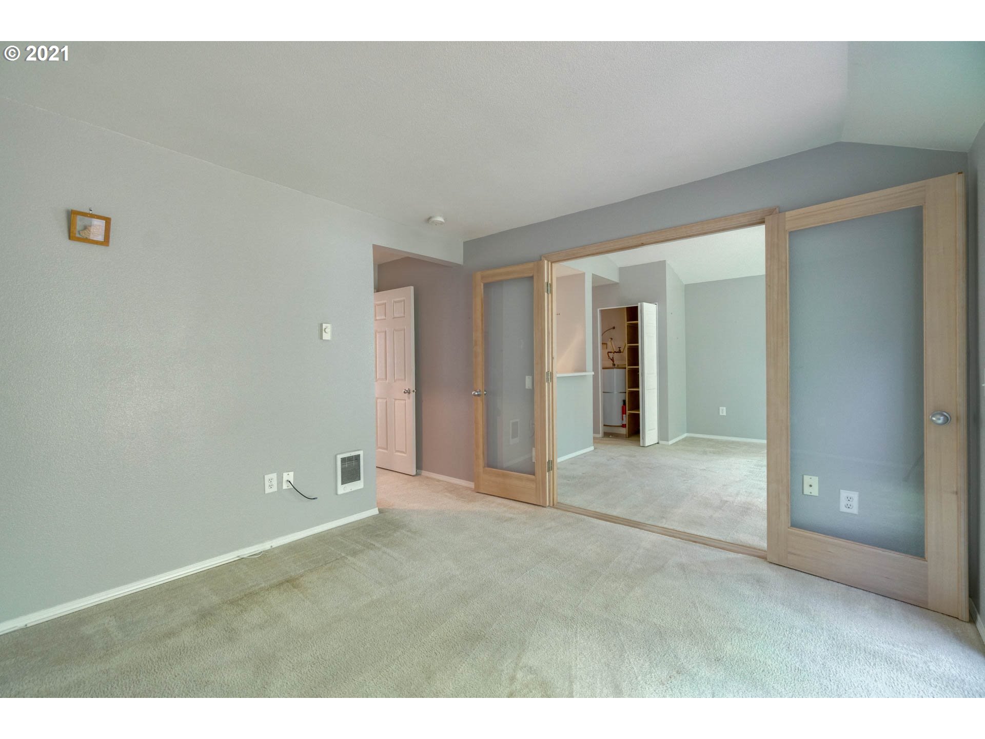 5142 Southwest Multnomah Boulevard, Unit J Portland, OR 97219 - Photo 9 of 31 Bedroom