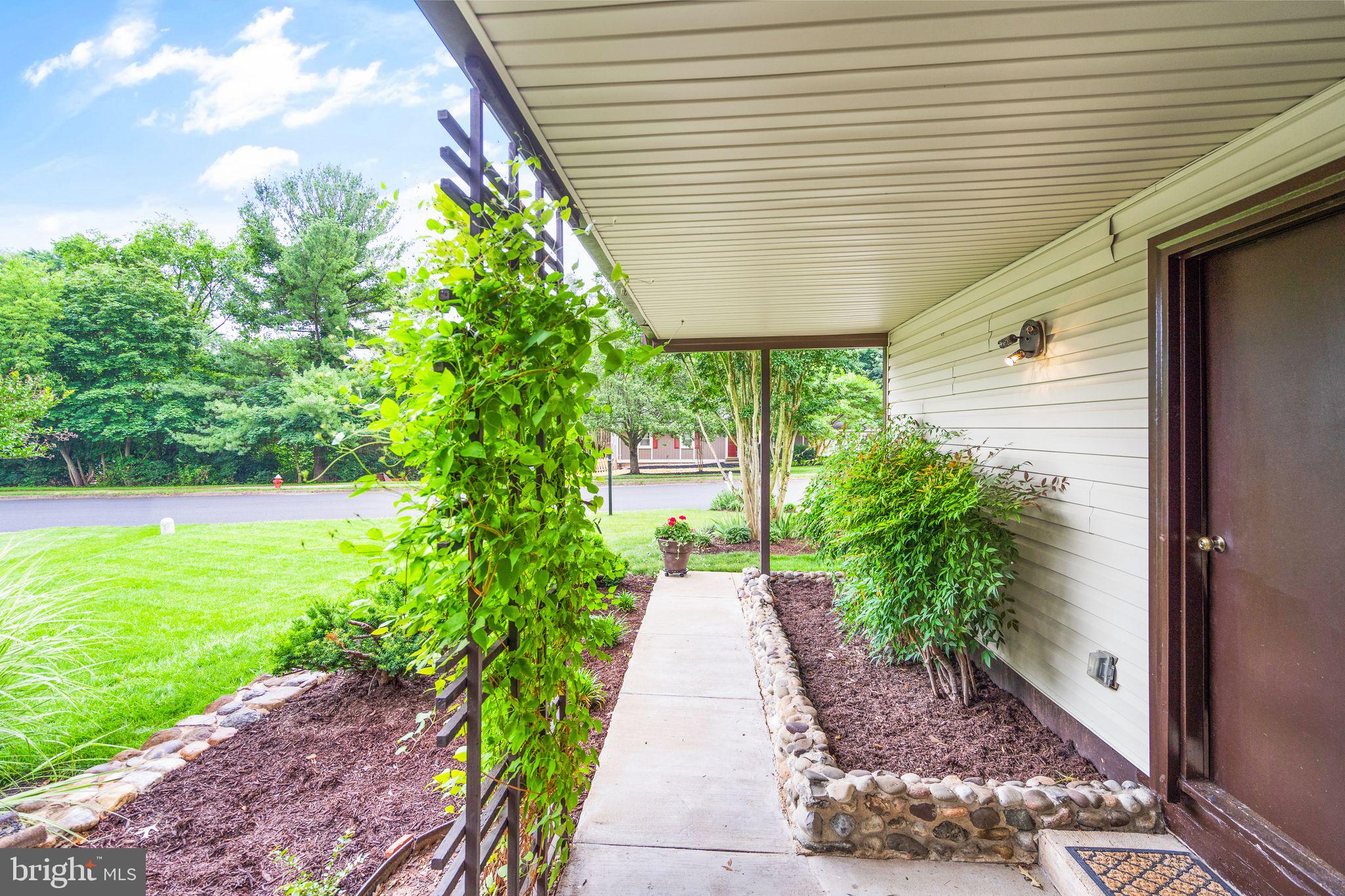 178 Magnolia Road Sterling, VA 20164 - Photo 4 of 42