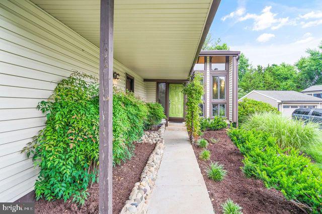 178 Magnolia Road Sterling, VA 20164 - Photo 5 of 42