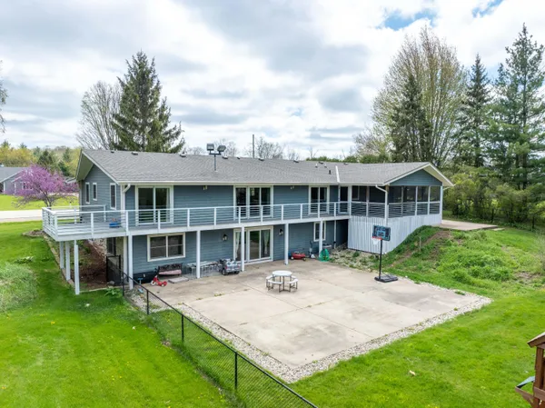 $700,000 | N1259 County Road P, Oconomowoc, WI 53066