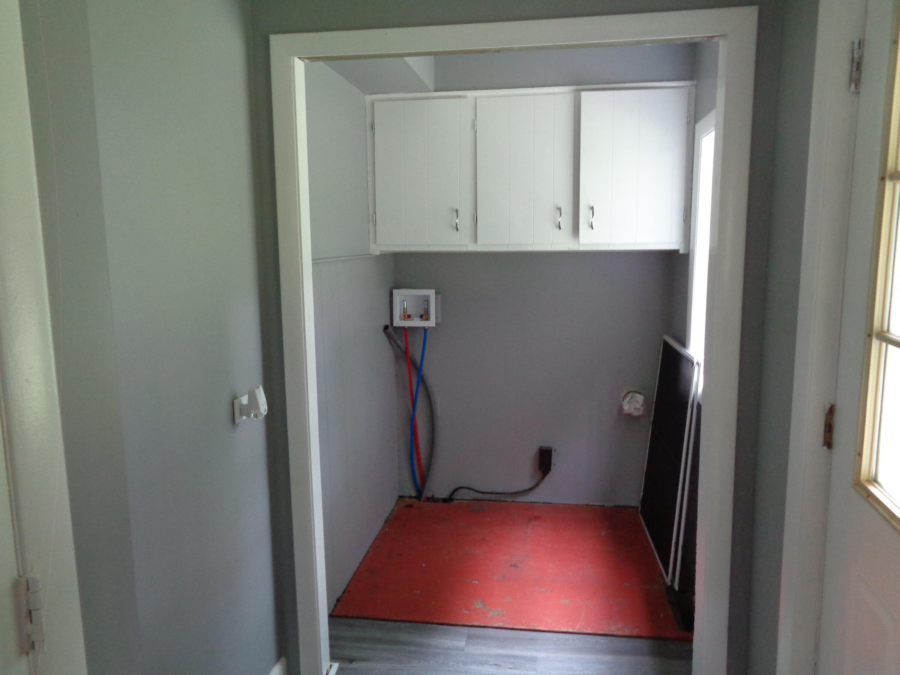 164 Franklin Street Ellsworth, ME 04605 - Photo 27 of 45 Laundry room