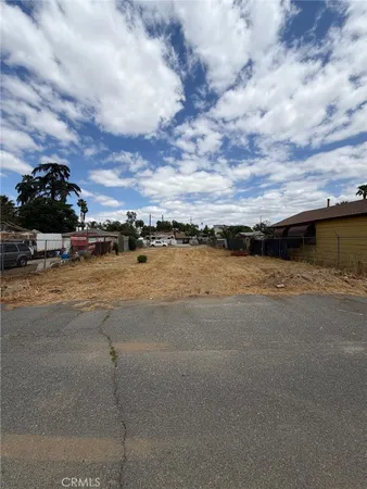 $170,000 | 257 West 1st Street, Perris, CA 92570