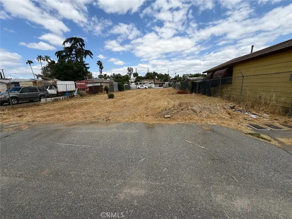 $170,000 | 257 West 1st Street, Perris, CA 92570