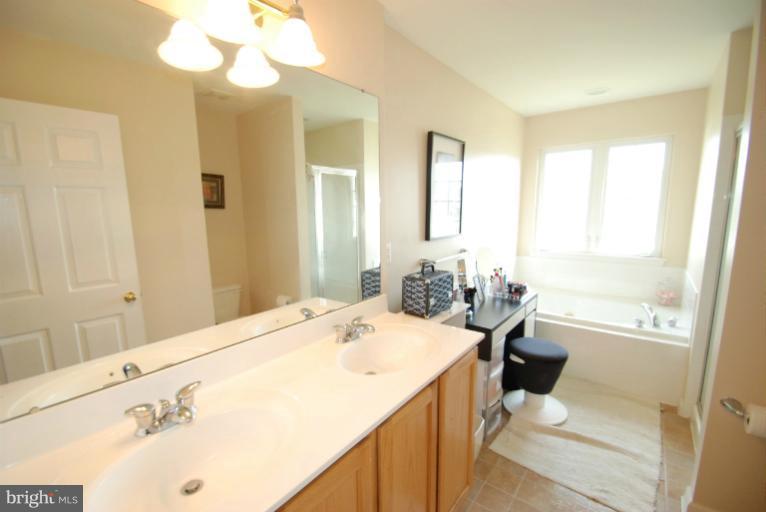 4 Robins Court Ridgely, MD 21660 - Photo 27 of 30 Bath (Master)