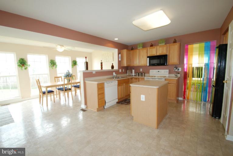4 Robins Court Ridgely, MD 21660 - Photo 8 of 30 Kitchen