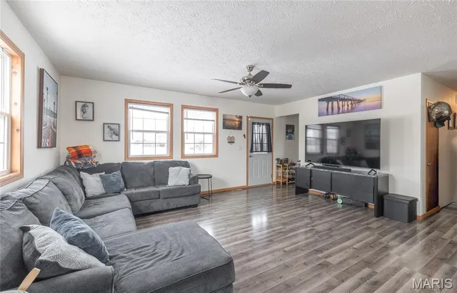 $265,000 | 26012 Satellite Road, Laquey, MO 65534