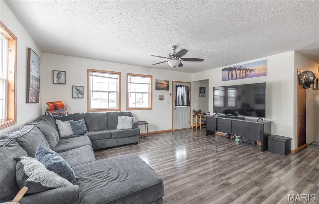 26012 Satellite Road Laquey, MO 65534 - Photo 3 of 34