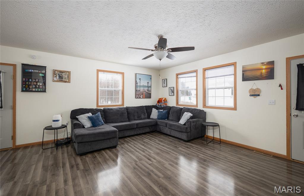 26012 Satellite Road Laquey, MO 65534 - Photo 5 of 34