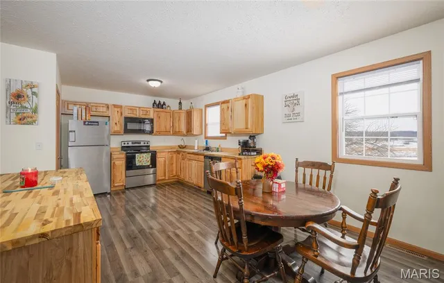 $265,000 | 26012 Satellite Road, Laquey, MO 65534