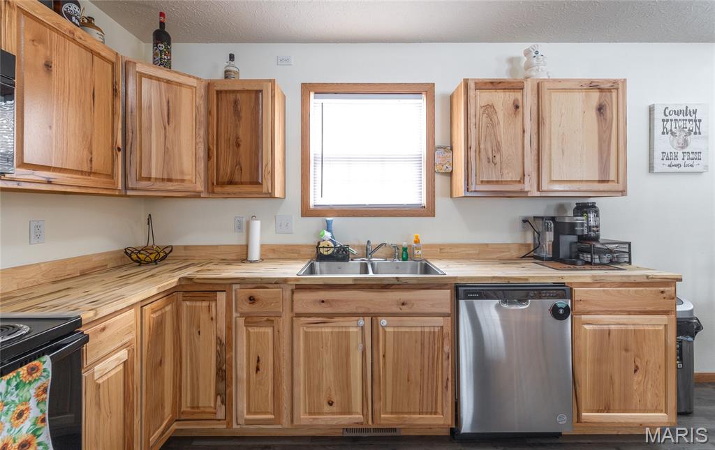 26012 Satellite Road Laquey, MO 65534 - Photo 8 of 34