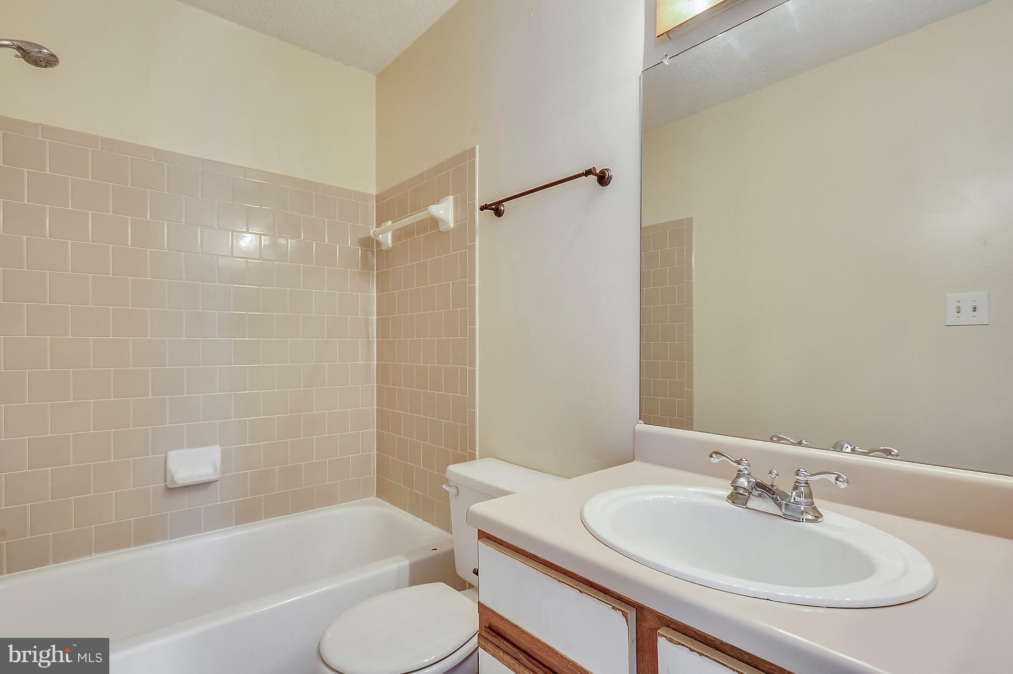 21023 Timber Ridge Terrace, Unit 304 Ashburn, VA 20147 - Photo 20 of 25 Bath