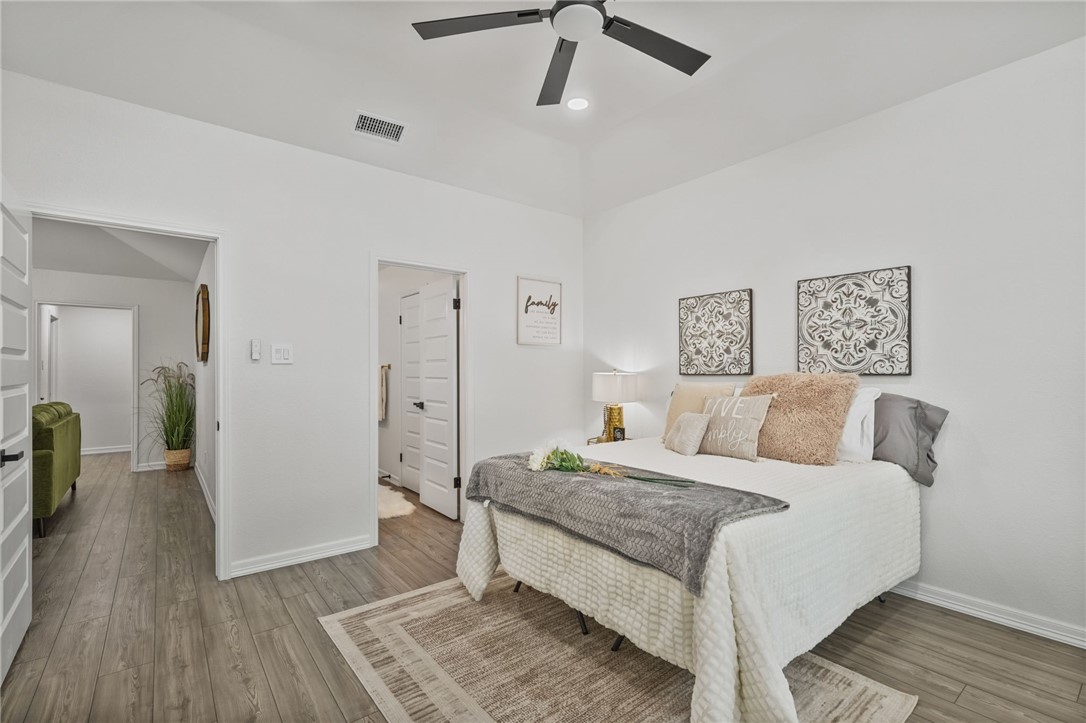 5409 Timbergate Drive Corpus Christi, TX 78413 - Photo 18 of 29 a living room with a bed and furniture