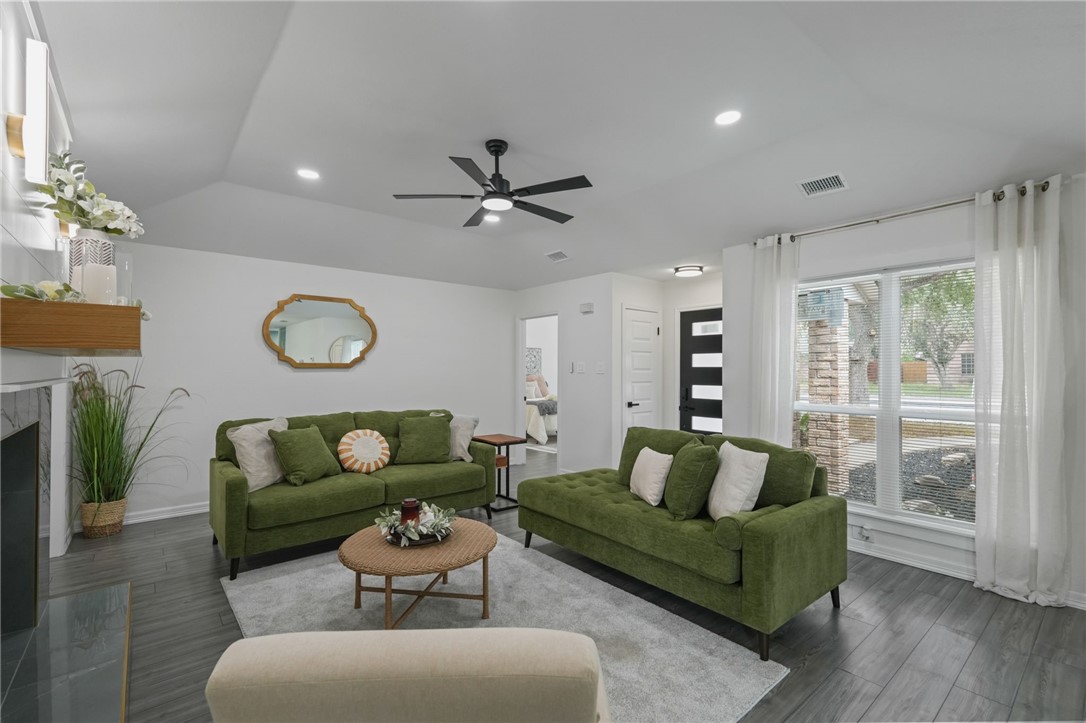 5409 Timbergate Drive Corpus Christi, TX 78413 - Photo 7 of 29 a living room with furniture and a large window