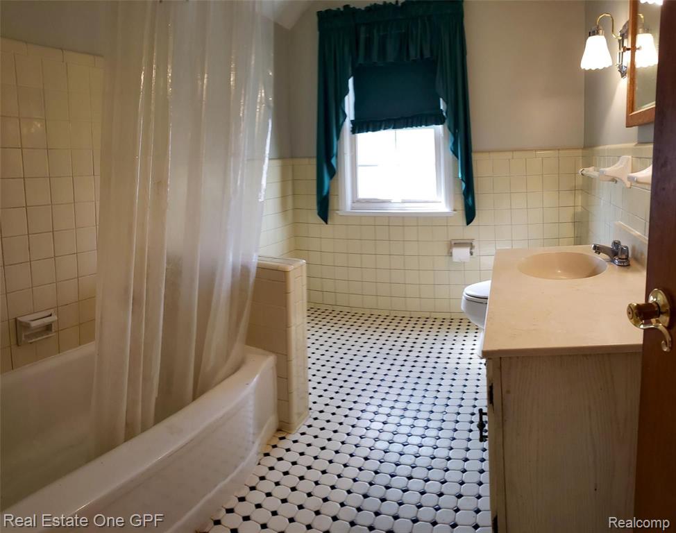 1325 Torrey Road Grosse Pointe Woods, MI 48236 - Photo 23 of 38