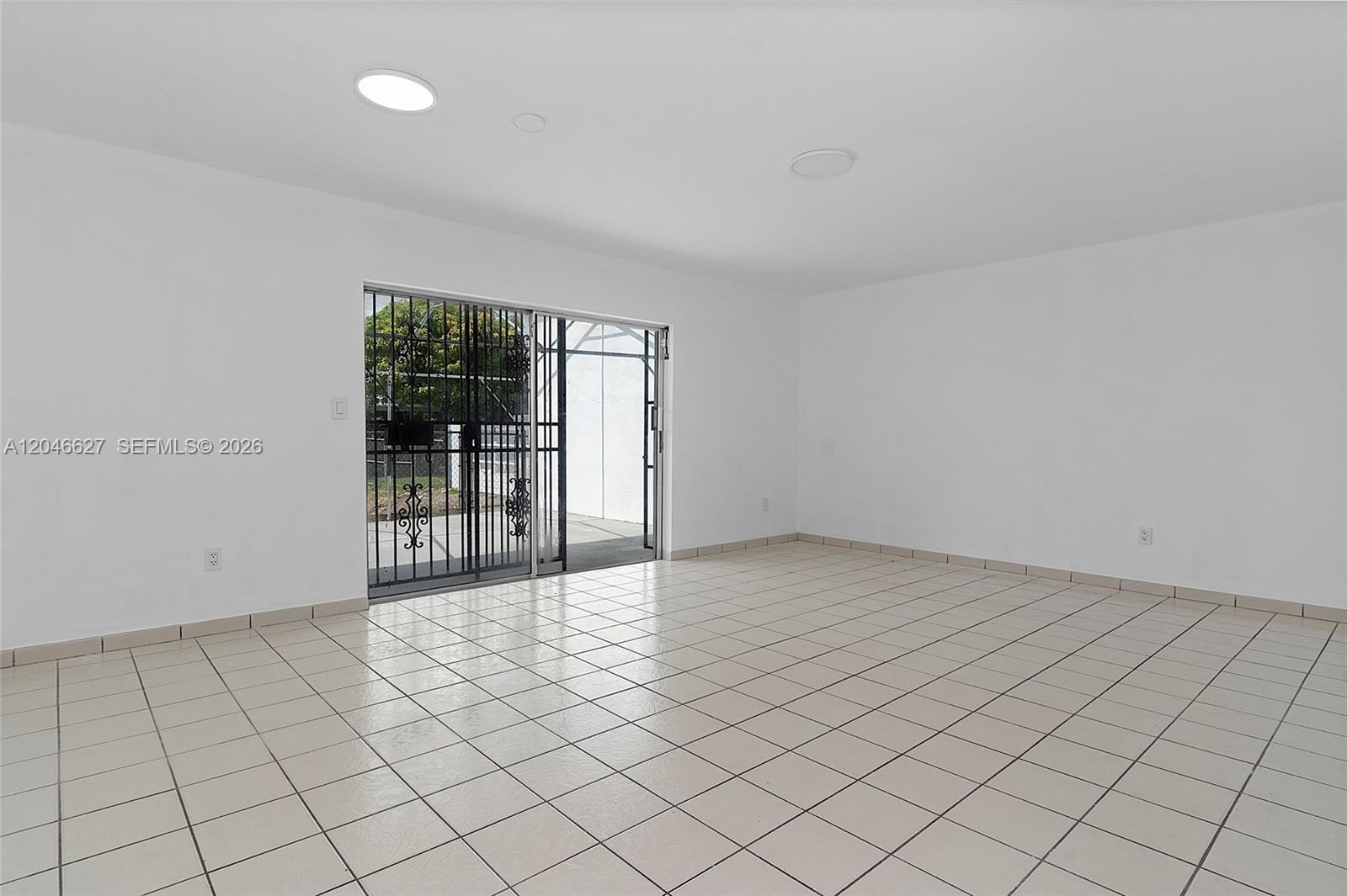 10112 Southwest 23rd Street Miami, FL 33165 - Photo 13 of 32