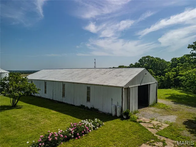 $335,000 | 634 North 200th Street, Vandalia, IL 62471