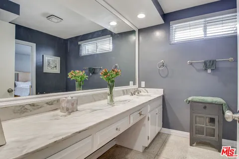 $2,699,999 | 4152 Terraza Drive, Los Angeles, CA 90008