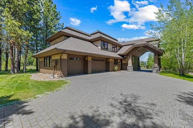 $2,900,000 | 791 Discovery Drive, Cascade, ID 83611