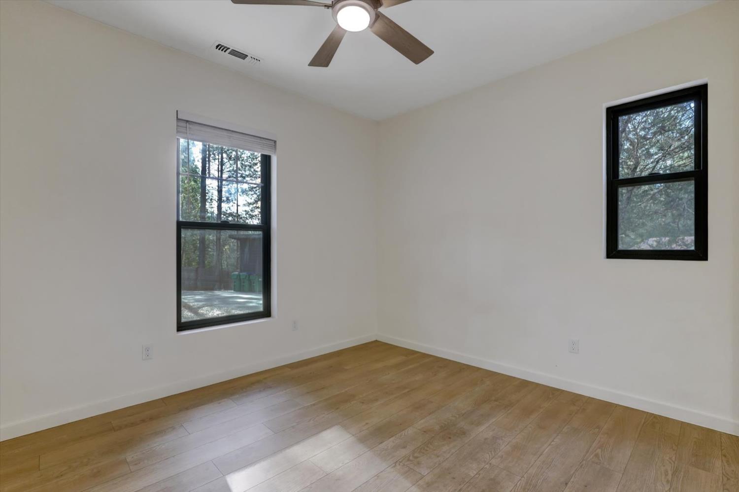 16304 Cooper Road Nevada City, CA 95959 - Photo 34 of 60 Guest Bedroom