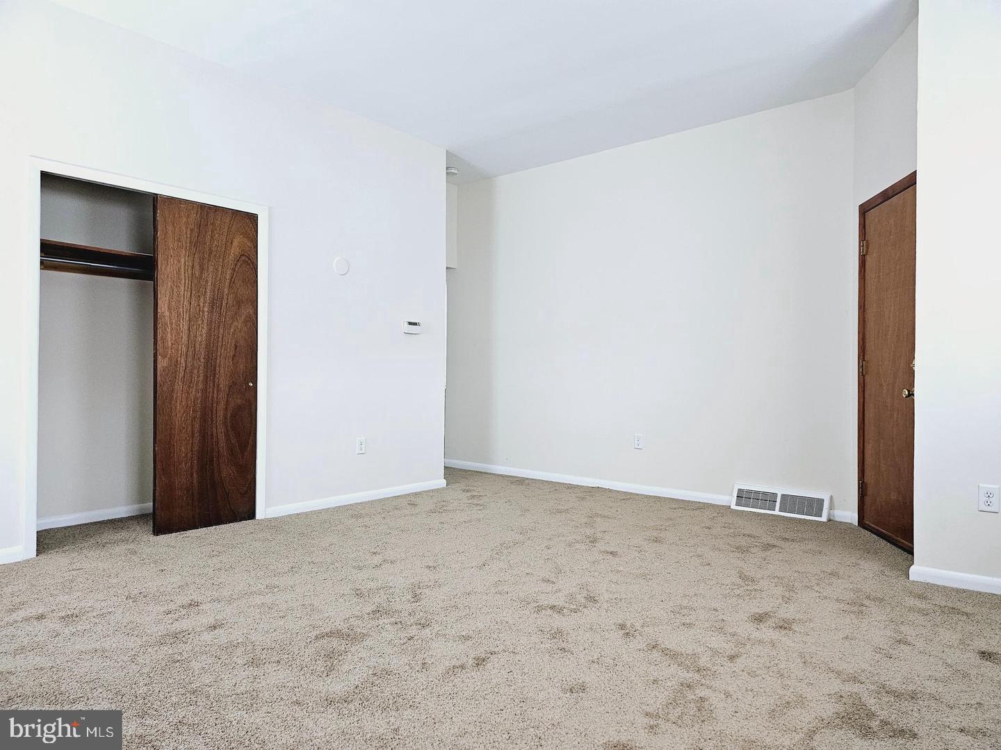 534 Park Avenue Laurel Springs, NJ 08021 - Photo 2 of 12 Living Room