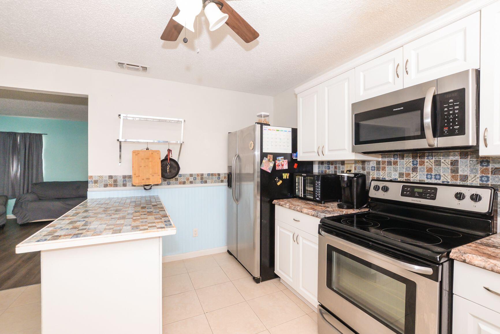 6105 Raintree Trail Fort Pierce, FL 34982 - Photo 9 of 35 Kitchen